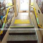 Накладка на поручень фотолюм, тактильная, 200мм, антивандал в полукруглом AL профиле, «Вход в здание